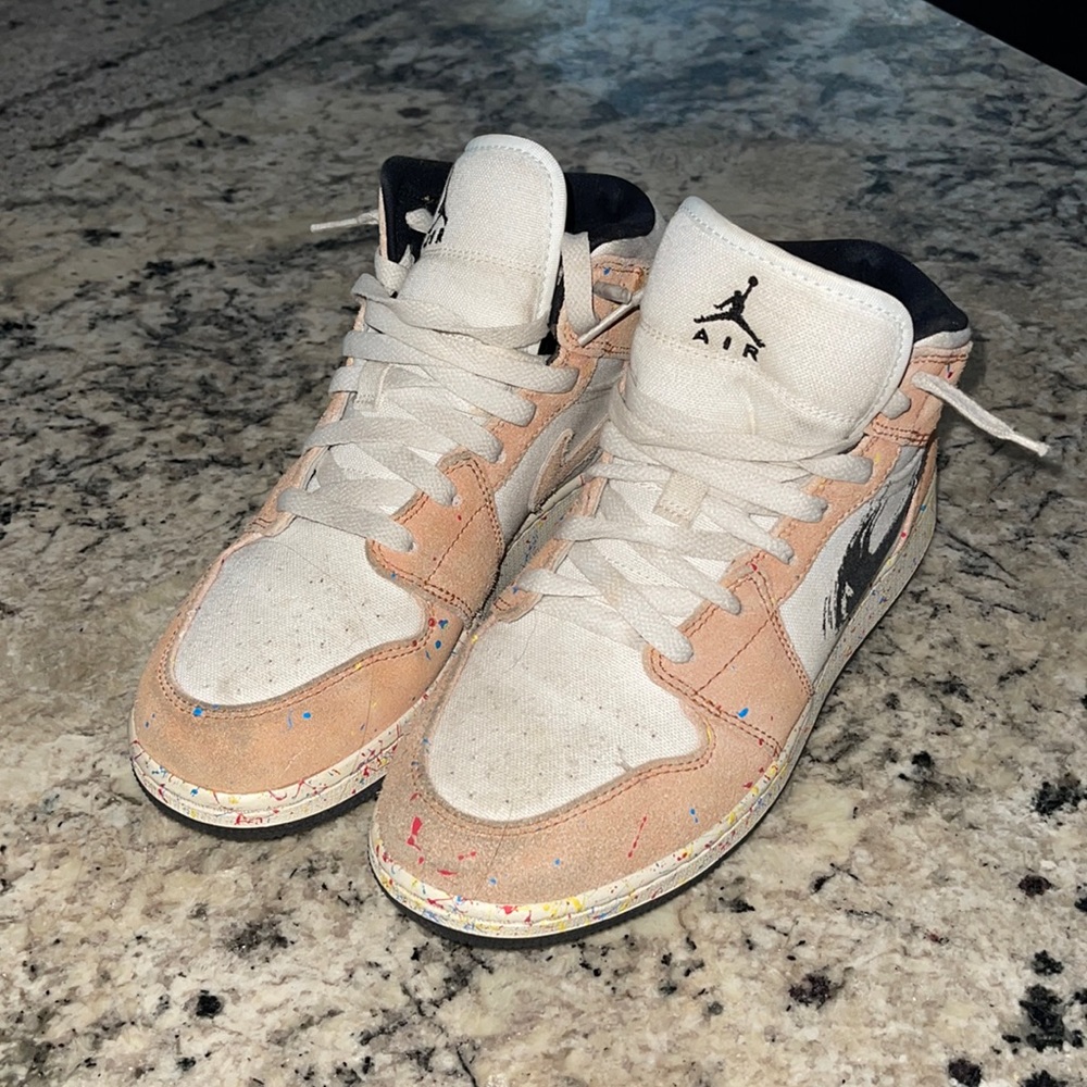 Jordan 1 Mid shoes